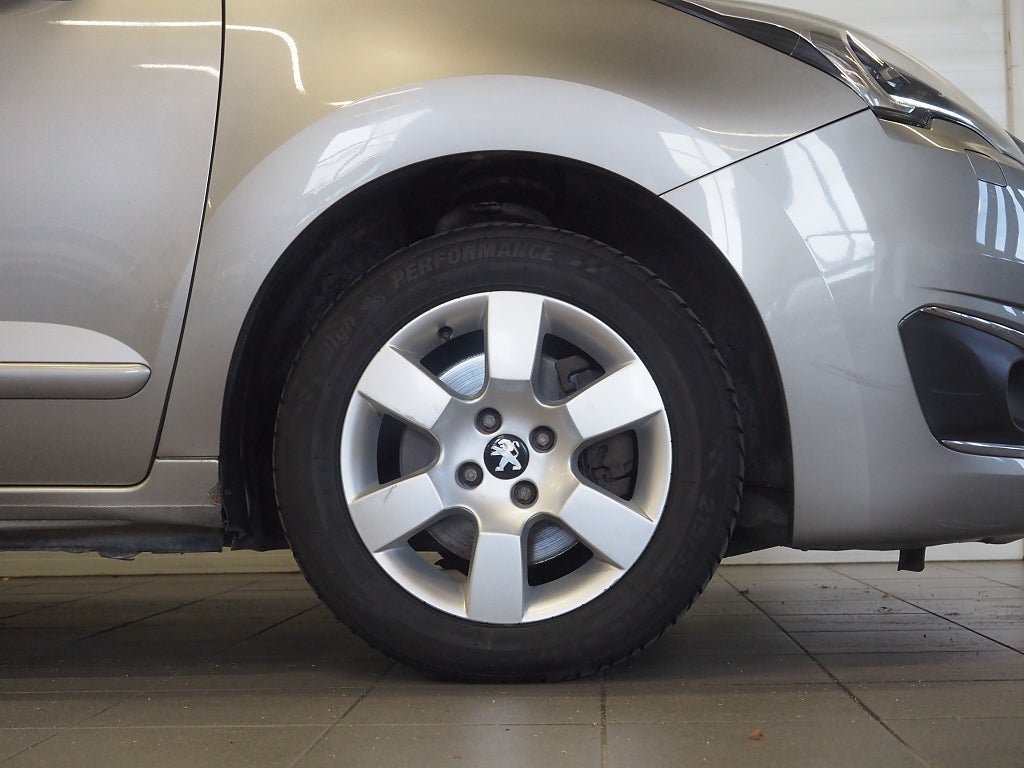 Peugeot 5008 1.2 PureTech 130hk | 7-sits | Farthållare