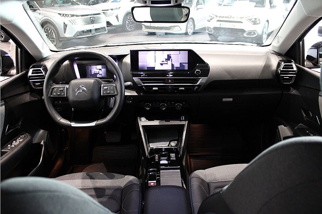 Bild på Citroën C4 Shine 1.2 PT 130hk Aut - B-KAMERA, CARPLAY