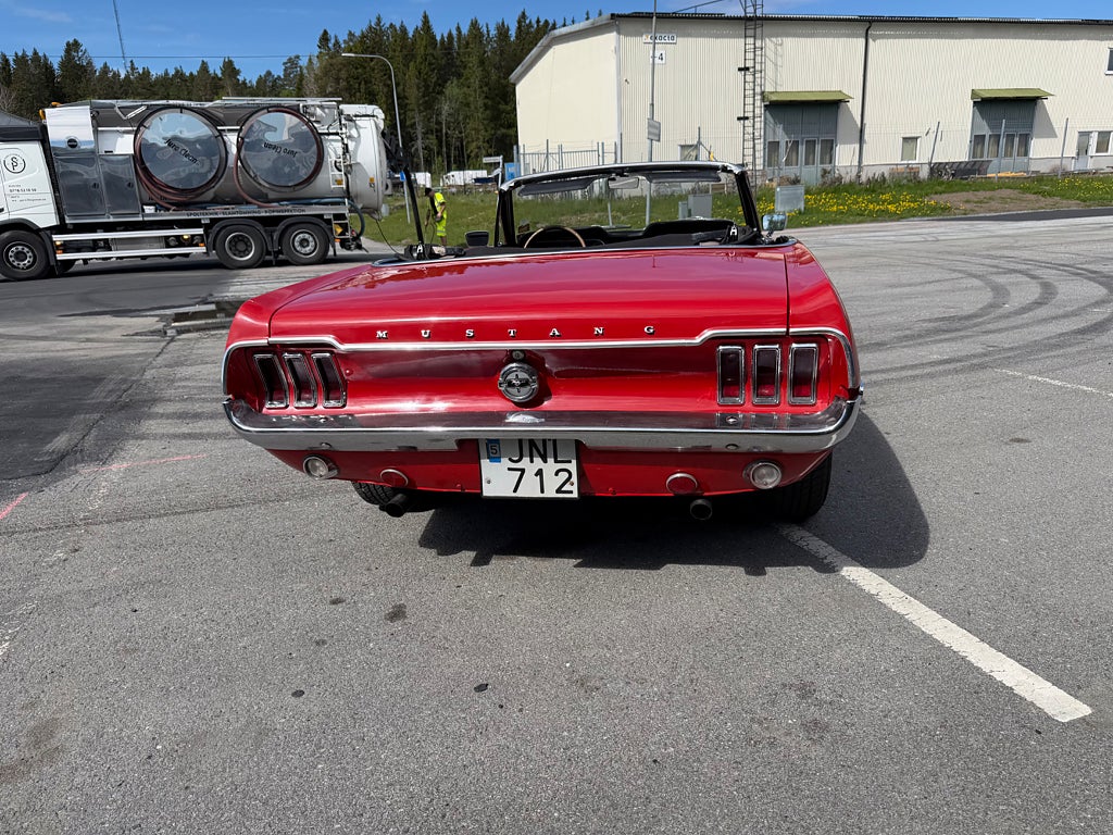 Ford Mustang Cabriolet V8 0kr insats 3230kr/mån