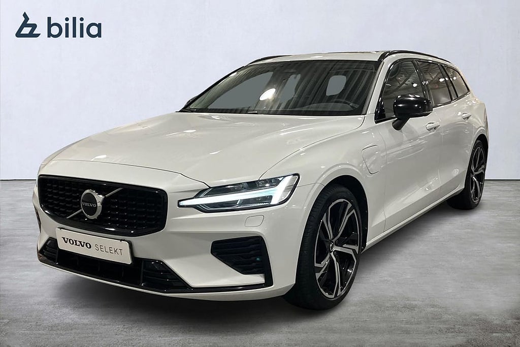 Volvo V60 Recharge T6 Plus Dark, Tonade rutor, Dragkrok, Panoramaglastak, 