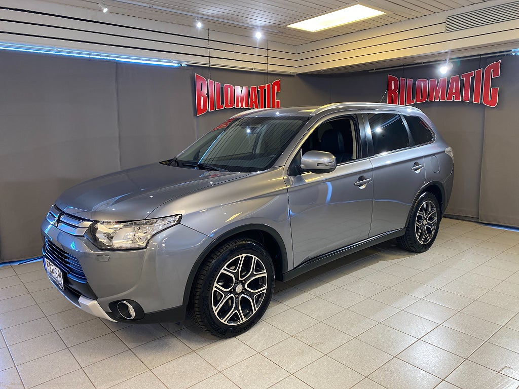 Mitsubishi Outlander 2.2D AUT 4WD Business 7-SITS Skinn Motorvärmare V-hjul 