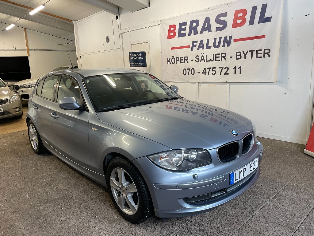 BMW 118d 5-dörrars Advantage, Comfort/Dragkrok/AUX/Ny servat