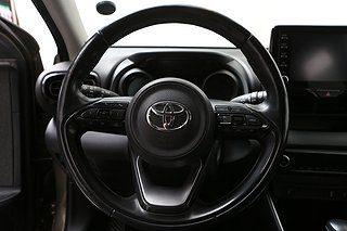 Halvkombi Toyota Yaris 14 av 22