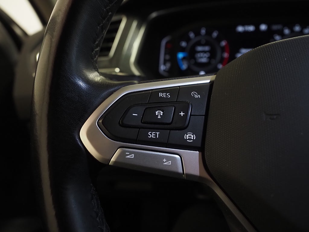 Volkswagen Tiguan Allspace TSI 190hk 4M 7-sitsIDrag|Värmare| 2023