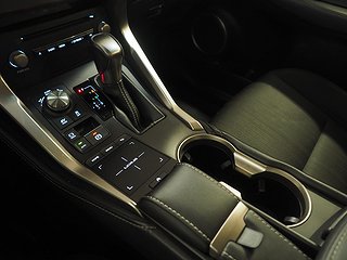 SUV Lexus NX 24 av 24