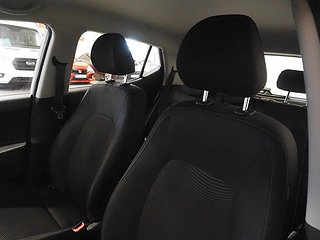 Halvkombi Hyundai i10 16 av 20