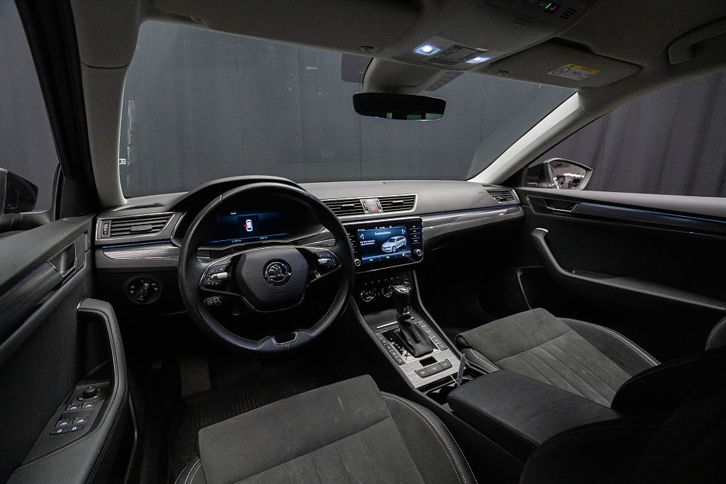 Skoda Superb iV BUSINESS STYLE DRAG B-VÄRMARE KAMERA COCKPIT MOMS