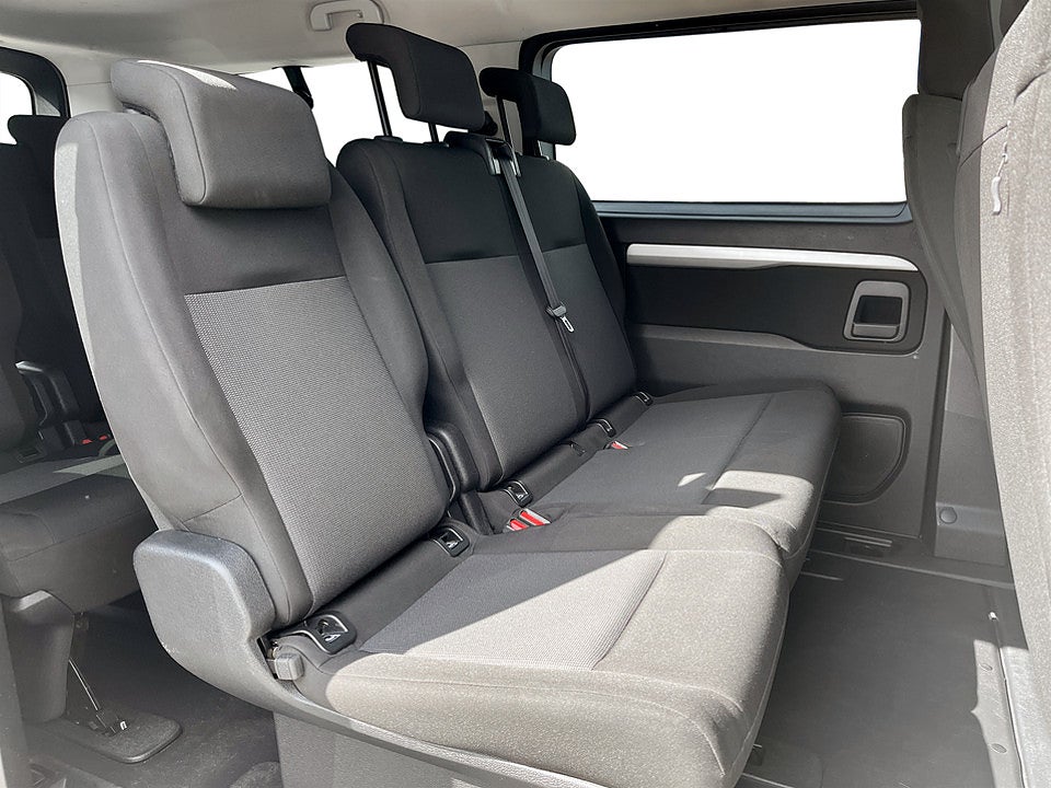 Bild på Peugeot Traveller Business 2.0 BHDi 144hk Aut L3 9-SITS DRAG CARPLAY