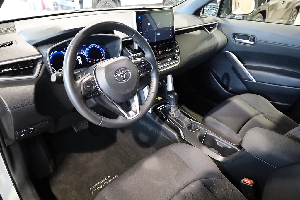 Toyota Corolla Cross Hybrid AWD 197Hk Aut Style Navi Kamera 2022