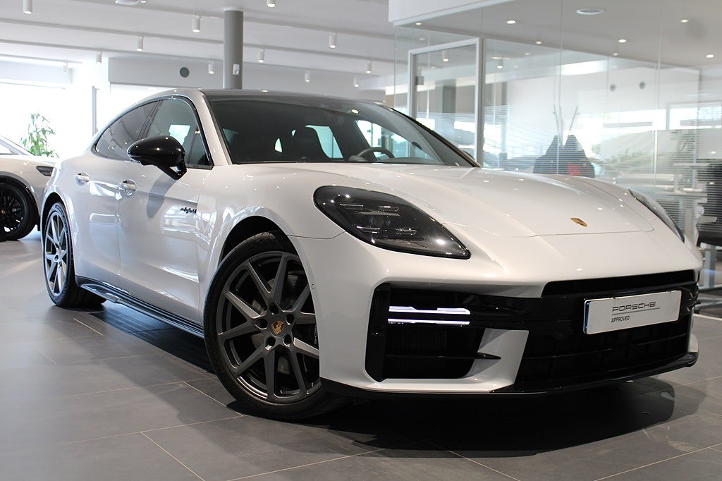 Porsche Panamera 4 E-HYBRID