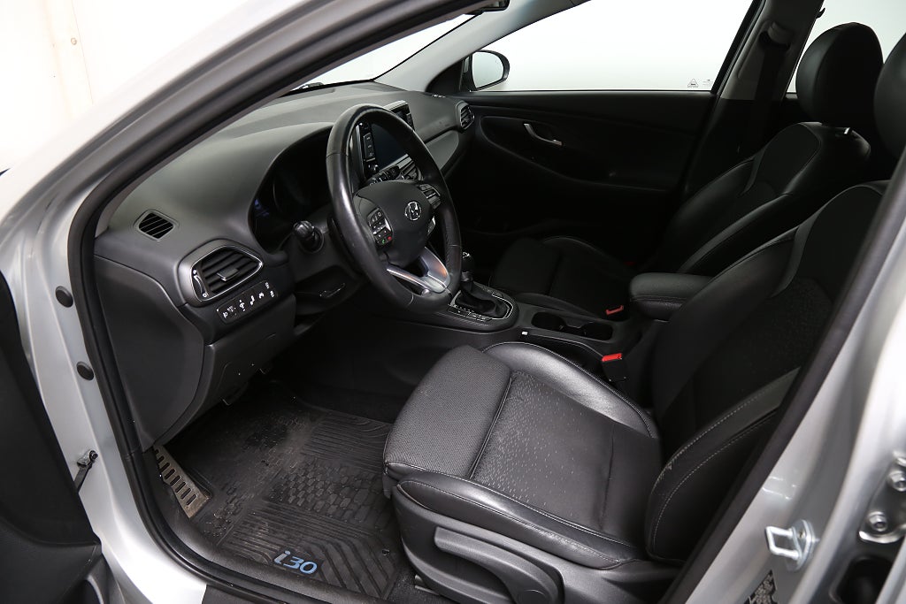Hyundai i30 1,4 T-GDi 140hk Premium Aut Navi CarPlay Kamera
