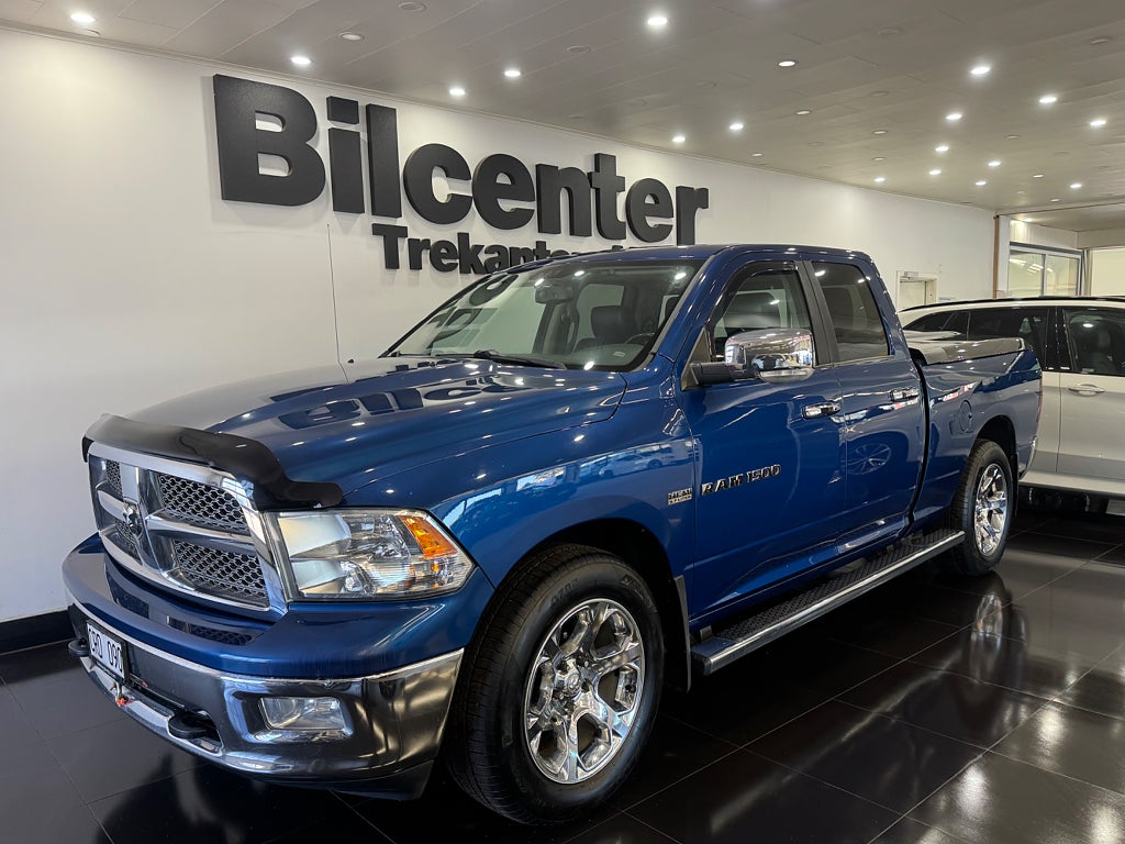 RAM 1500 Quad Cab 5.7 V8 HEMI 4x4 Skinn Taklucka Drag