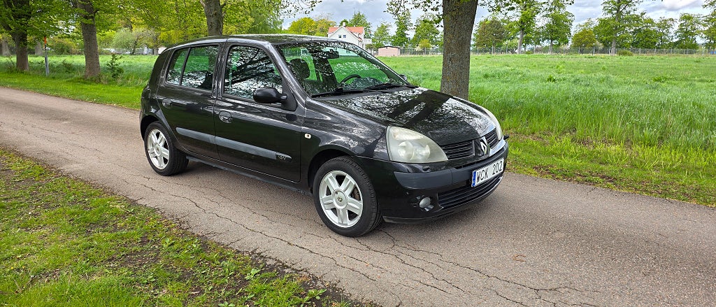 Renault Clio 1.2 Euro 4, Svensksåld, Ny besiktigat, Lågmil. 