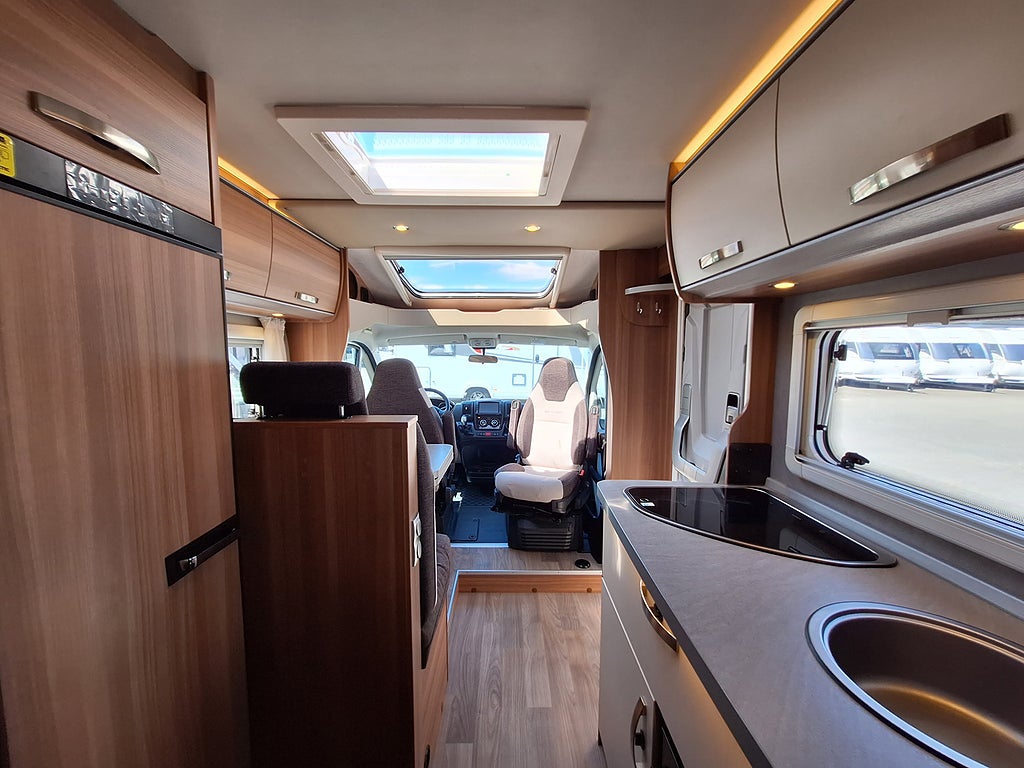 Weinsberg Caraloft Edition Scandic 600 MF Dubbelbädd, Automat, Solcell, Si