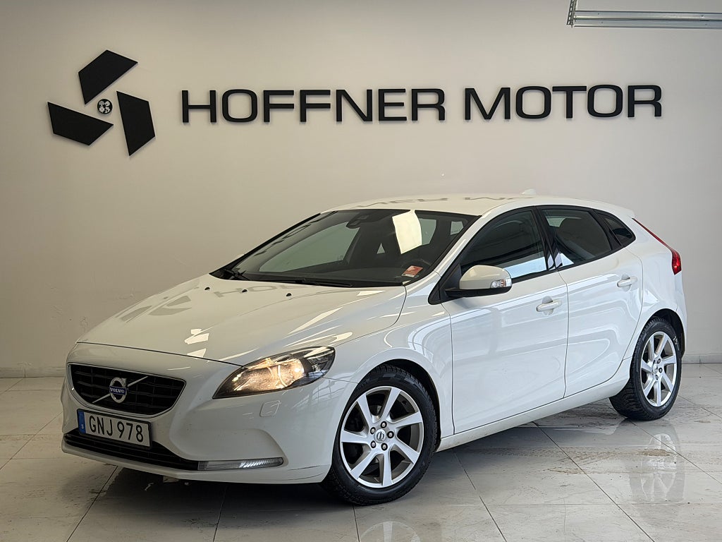 Volvo V40 D2 Kinetic BTooth AuX PDC F-Hållare M-Värmare LågSkatt