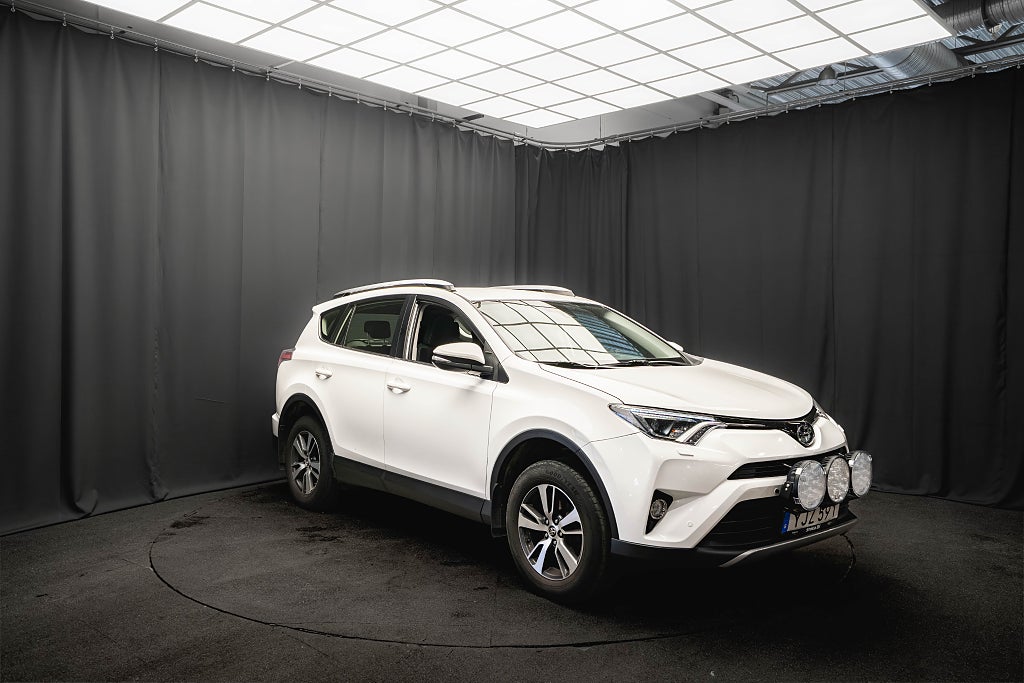 Toyota RAV4 Dual VVT-i AWD Active DRAG KAMERA M&K-VÄRMARE 152hk