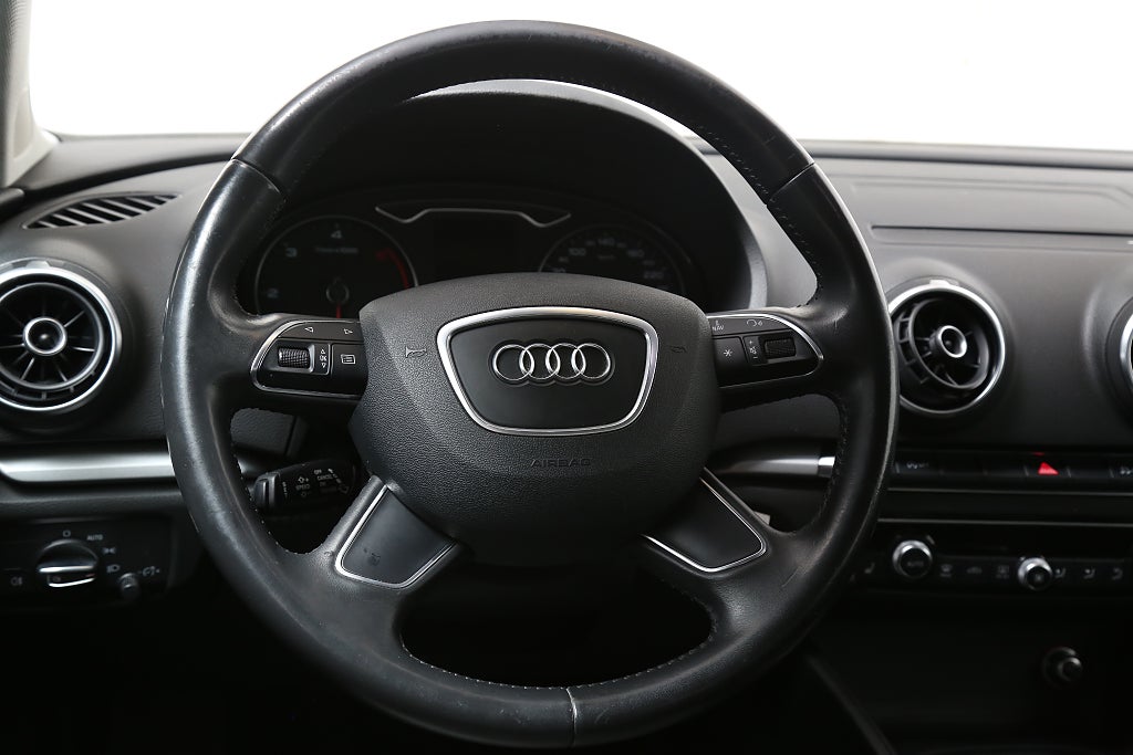 Audi A3 1,6 TDI 110hk Ultra Attraction Sportback 2014