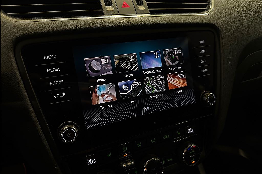 Skoda Octavia SKODA OCTAVIA III Combi 1.5 TSI G-TEC, MOMS, V-hjul, Drag