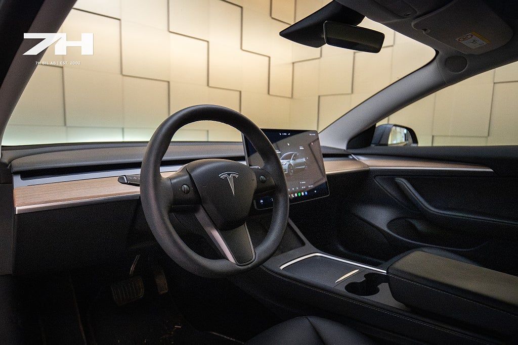 Tesla Model 3 Standard Range / Panorama / Autopilot