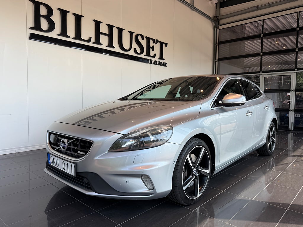 Volvo V40 D4 R-Design*Helläder*Back-Kamera*Blis*Dragkrok