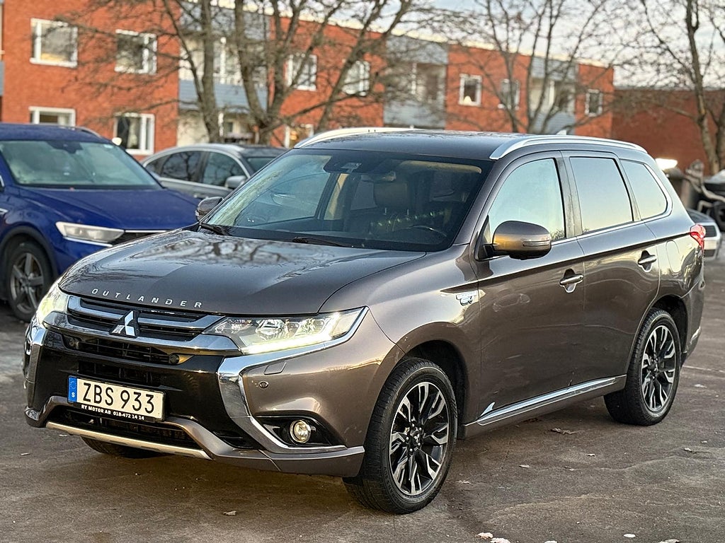 Mitsubishi Outlander PHEV 203hk Business 1Ägare Drag Keyless