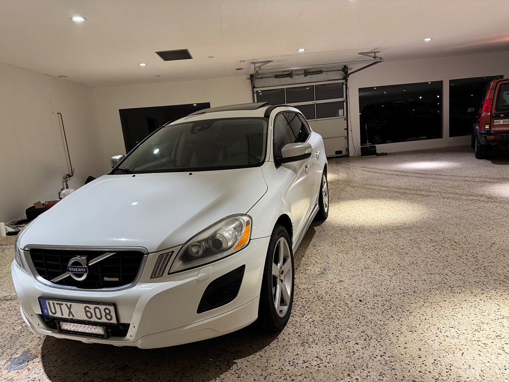 Volvo XC60 D5 AWD automat navi R-Design 