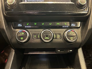 Skoda Octavia Kombi 1.8 TSI 4×4 Drag/P-sens/AdaptivFart/MoK-värm – bild 15