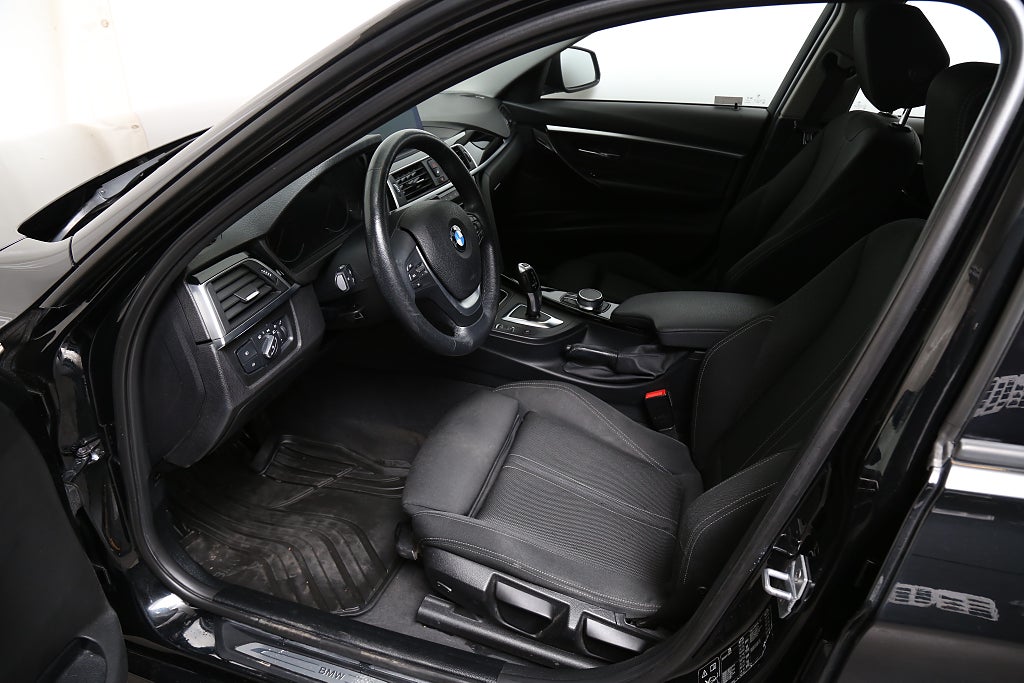 BMW 320 i xDrive 184hk Sport line Touring Aut Dragkrok