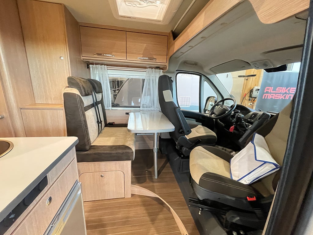 Roadcar 600 / B-körkort / Under 6m / Cykelställ /   - Roadcar