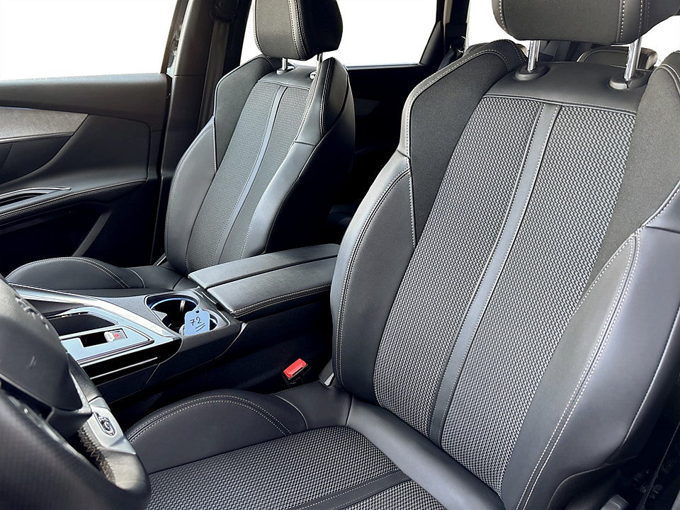 Bild på Peugeot 5008 GT 1.2 PT 130hk Aut 7-SITS B-KAMERA CARPLAY