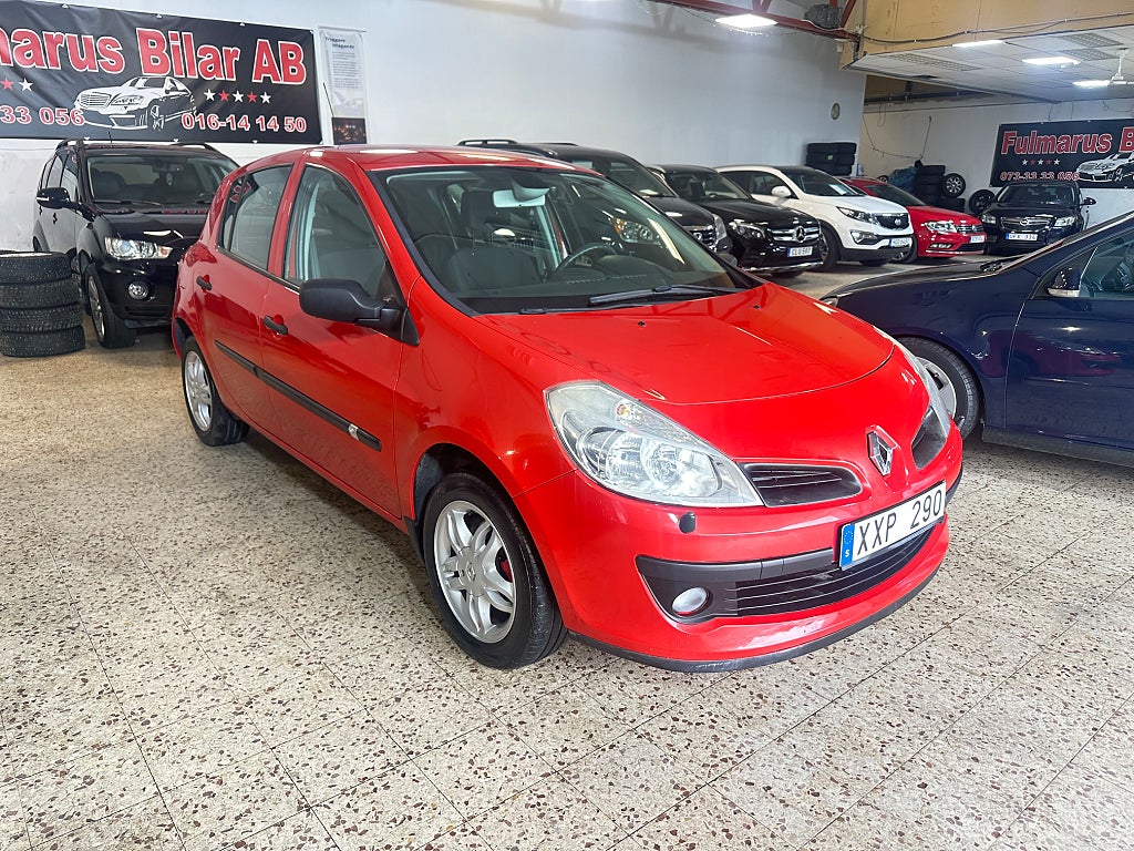 Renault Clio 1.2 Ny Servad Ny Kamrem, Ny Besiktigad 