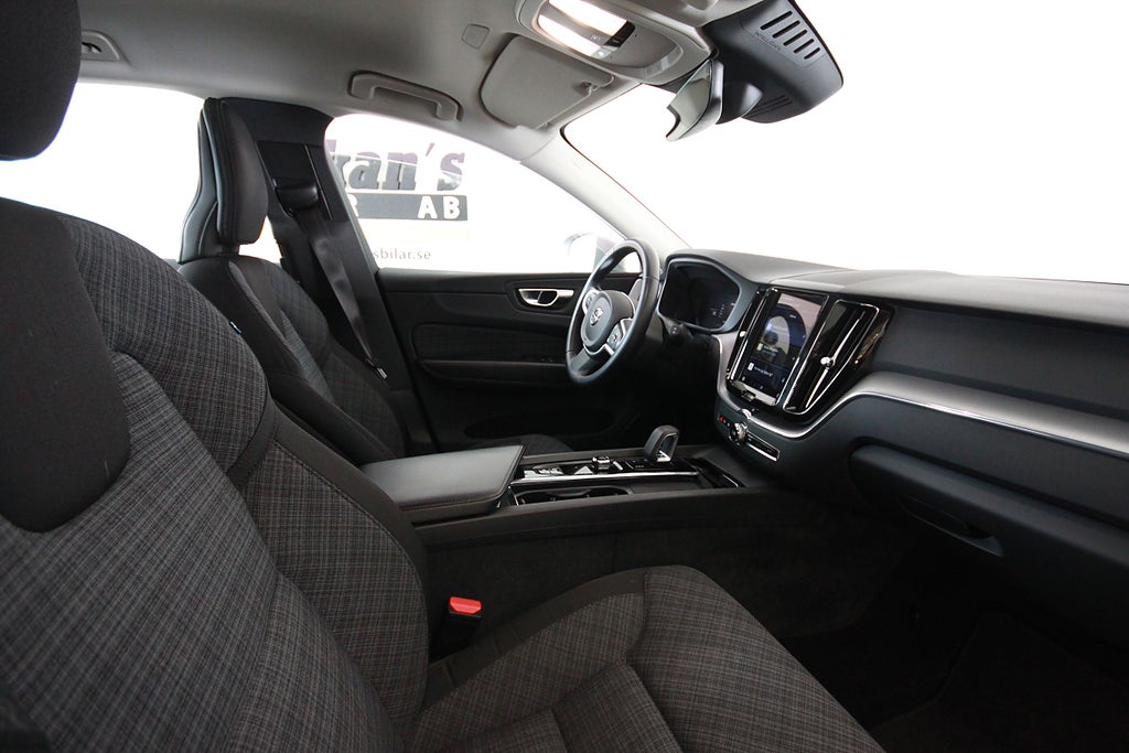 Volvo XC60 2022 - miniatyr 3