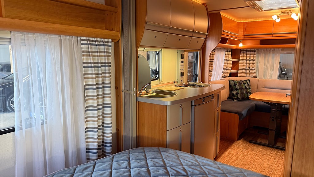 Fendt Saphir 540 TF Markis med väggar Besiktigad välvårdad Queenbed