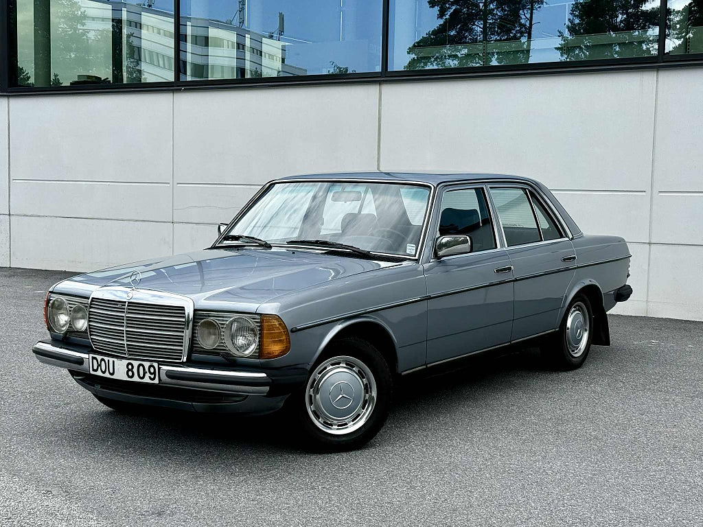 Mercedes-Benz 230 Automat Svensk Såld W123 *SE SKICK*