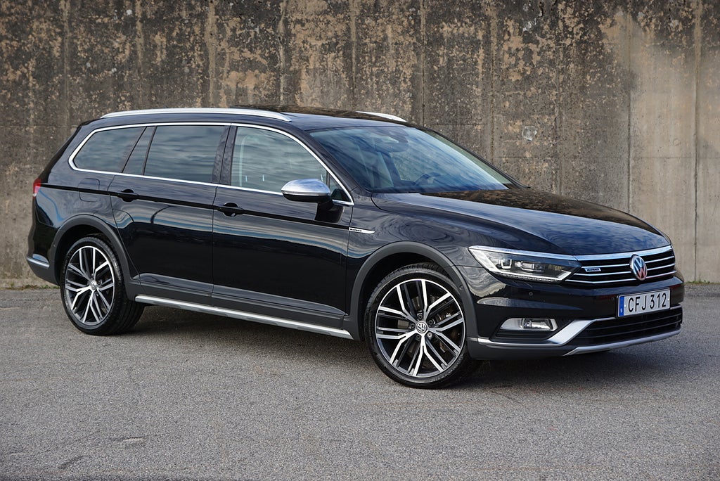 Volkswagen Passat Alltrack 2.0 TDI 240hk 4Motion Pano Massage Värmare Drag