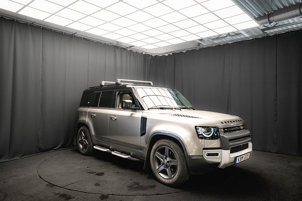 Land Rover Defender 110 D250 7-sits PANO LUFT D-VÄRM DRAG MERIDIAN 360 MOMS