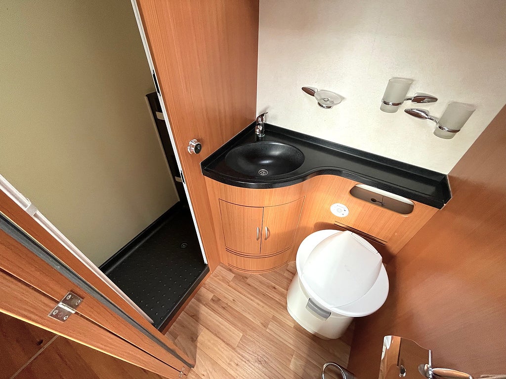 Eura Mobil Integra 840 EB-3 EP stödb Alde AC Drag skinn