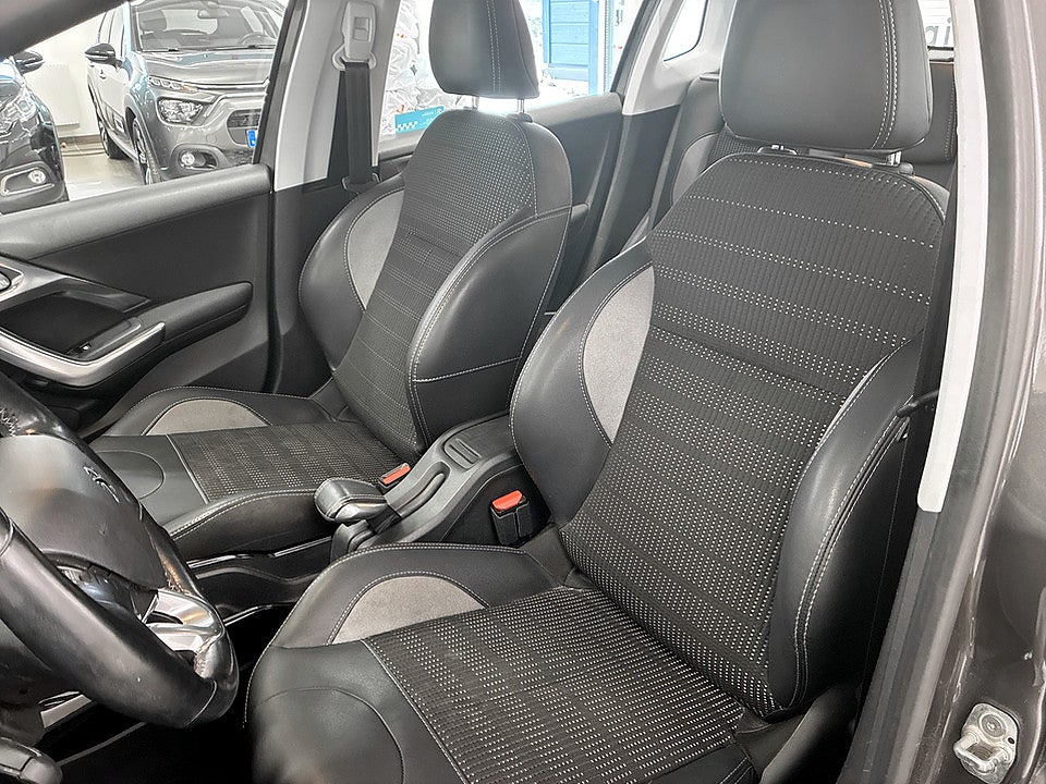 Bild på Peugeot 2008 Allure 1.2 PT 82hk KUPÉVÄRMARE