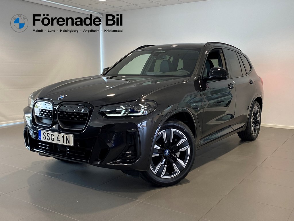 BMW iX3 Charged Paket M-Sport Panorama Rattvärme Drag