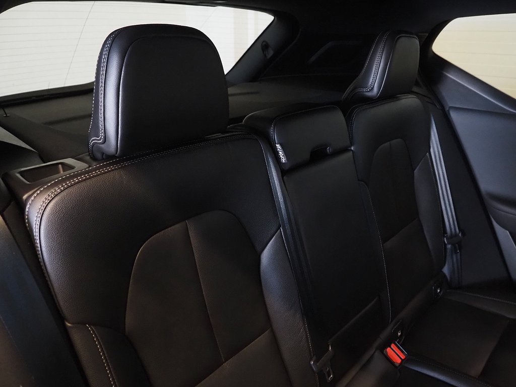 Volvo XC40 Recharge T5 262hk R-Design |Pano|Navi|Kamera| 2021
