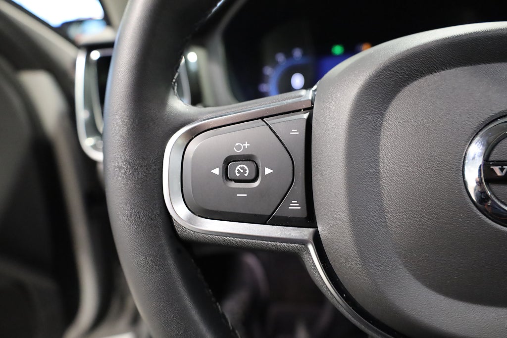 Volvo V60 Recharge T6 350hk AWD Core Edition Aut Drag Leasbar