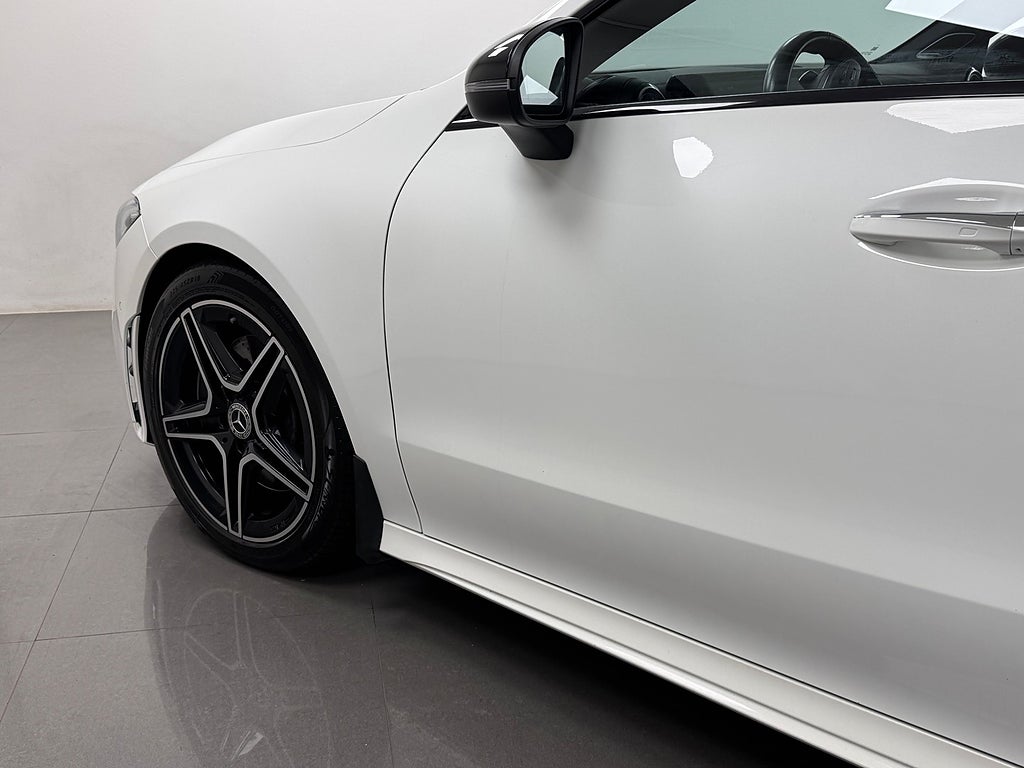 Mercedes-Benz CLA 200d 4WD AMG Panorama Ambient Burmester Välutr bild 12