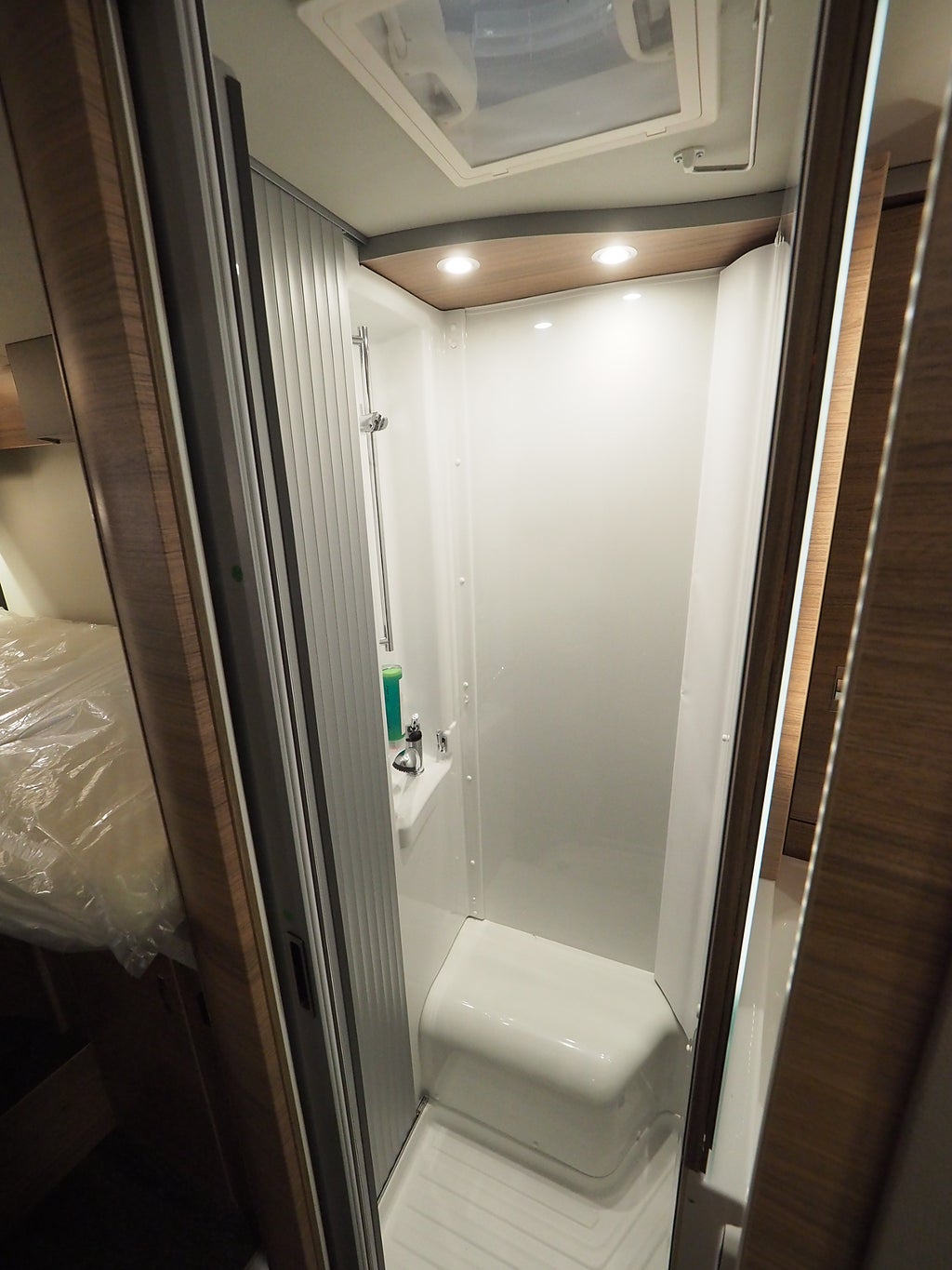 Knaus Van Ti 640 MEG Vansation AUT 177hk | Långbäddar I VW