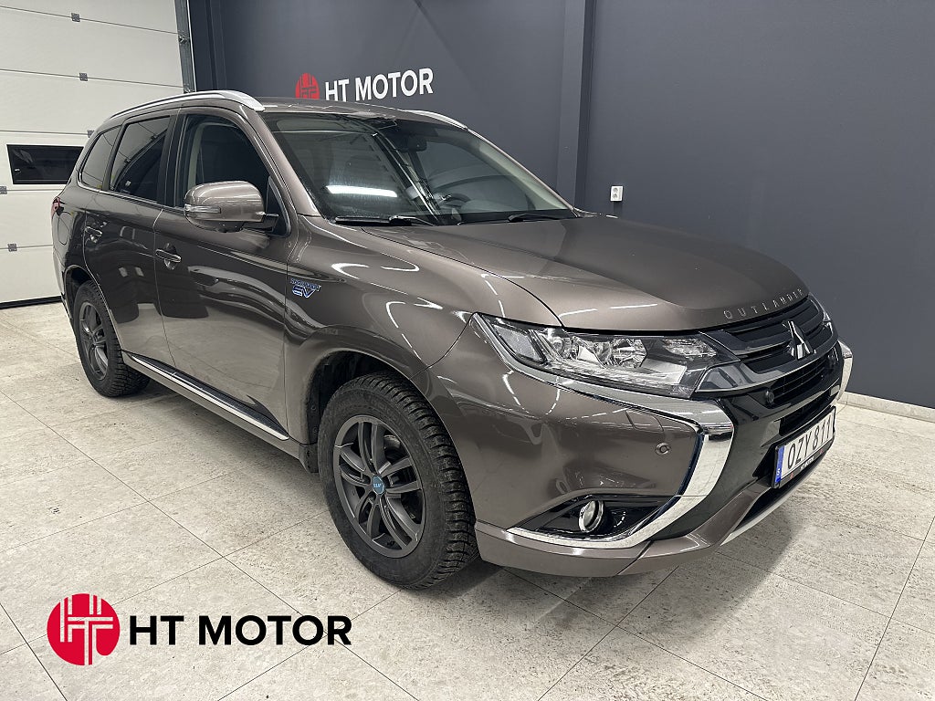 Mitsubishi Outlander PHEV  Business/B-Kamera/360*/Drag/Navigation/Rattvärme