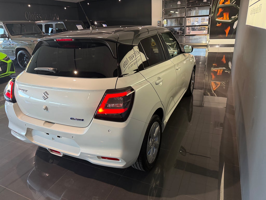 Suzuki Swift Hybrid Automat Select 3 års service - bild 5