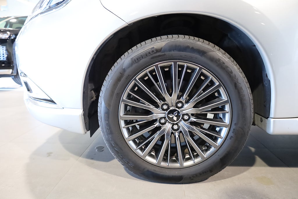 Mitsubishi Outlander PHEV CVT S-Edition Lucka 360° Navi Läder Drag Rattvärm 2020