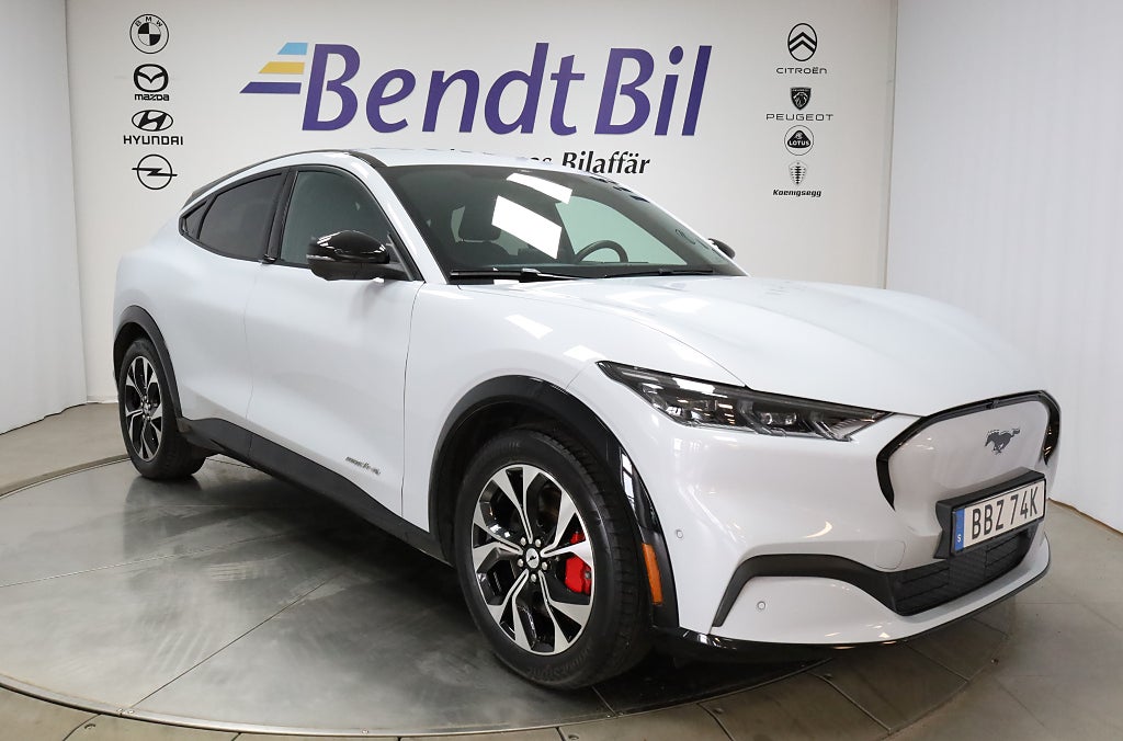 Ford Mustang Mach-E Standard Range AWD/ B&O högtalare/ 360kamera/ Rattvärme