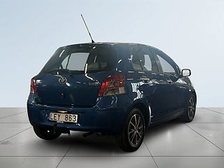 Toyota Yaris 5-dörrar 1.33 Dual VVT-i S&V-hjul Dragkrok Mok-värmare – bild 6