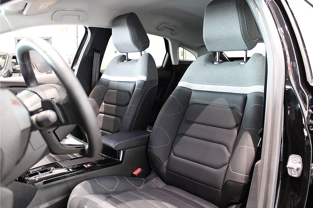 Bild på Citroën C4 Shine 1.2 PT 130hk Aut - B-KAMERA, CARPLAY