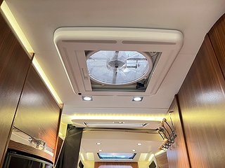 Husbil-halvintegrerad Adria MATRIX SUPREME M 687 SL 23 av 36